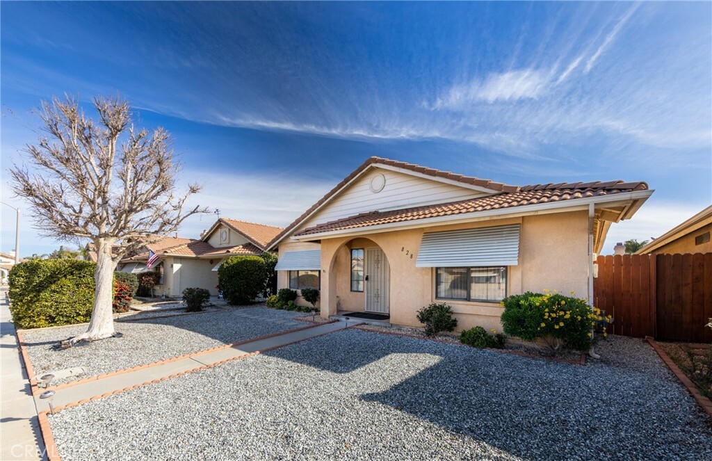 Property Photo:  828 Alondra Drive  CA 92545 