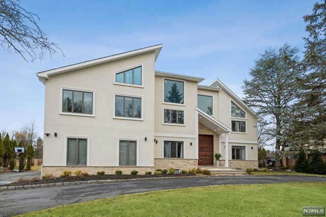 Property Photo: 15 Fox Run NJ 07006