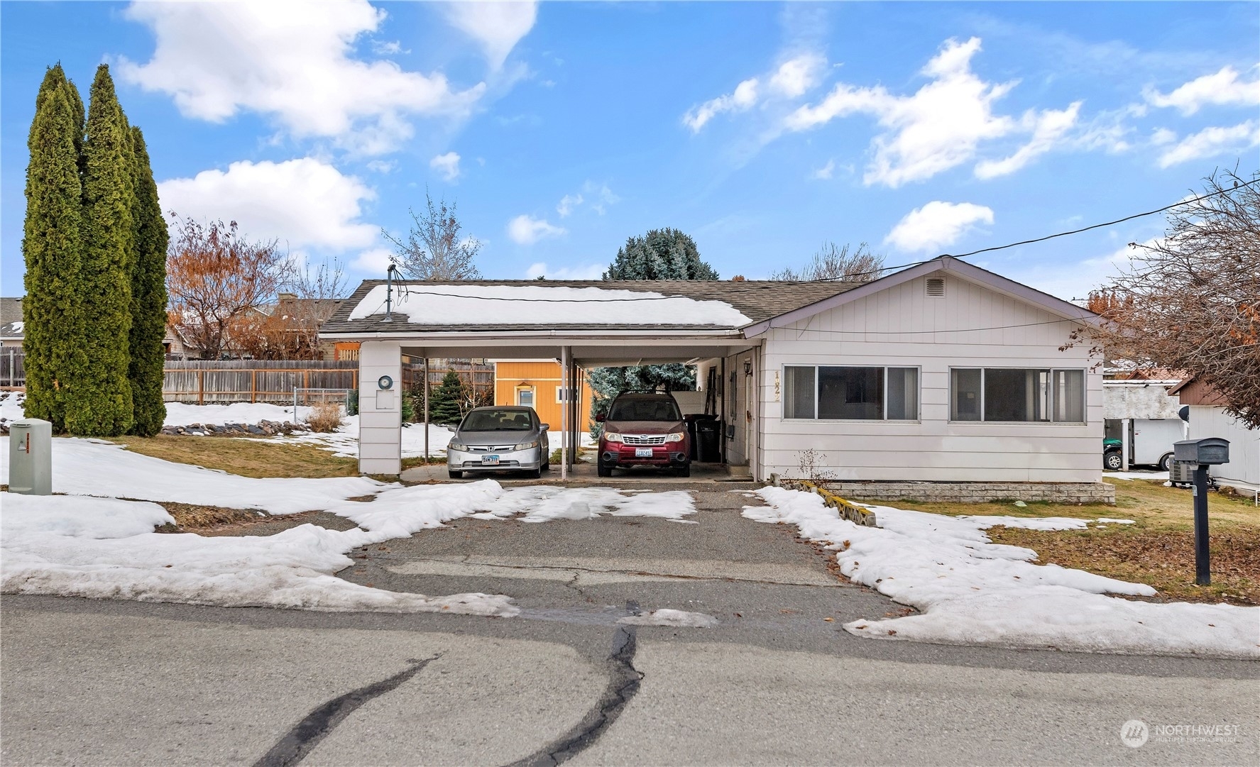 Property Photo: 1822 S Soden Street WA 98802