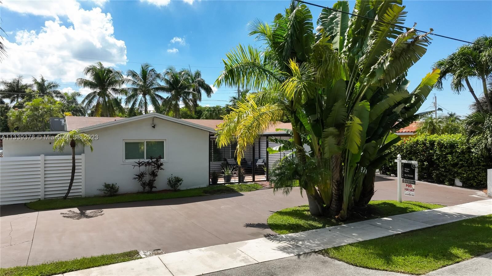 Property Photo: 1300 Arthur St FL 33019