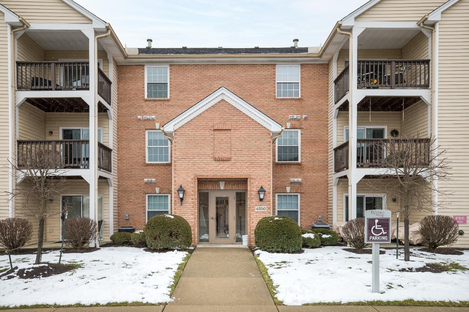 Property Photo: 4350 Regency Ridge Ct 206 OH 45248
