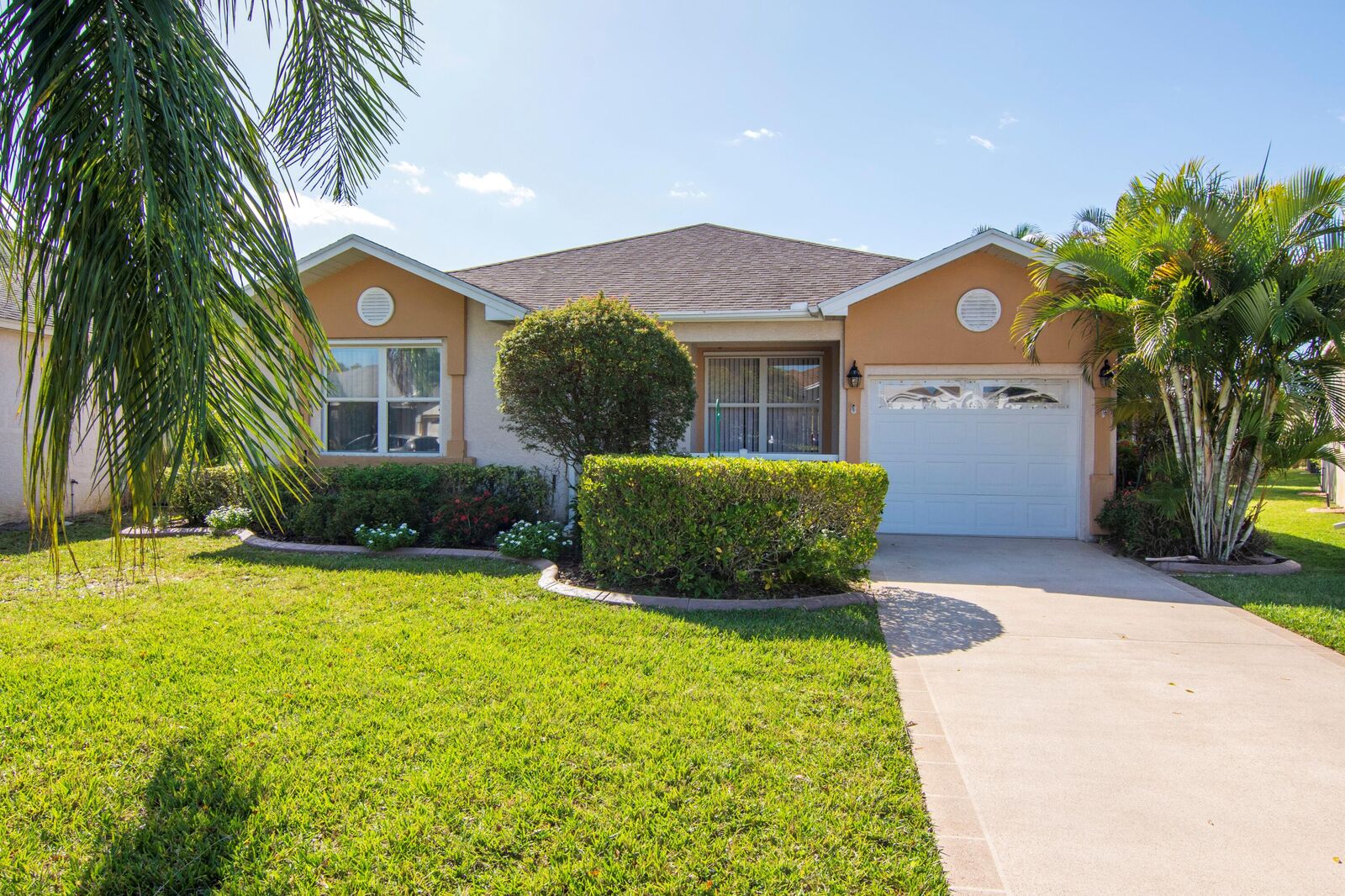 Property Photo:  519 NW Galatone Court  FL 34986 