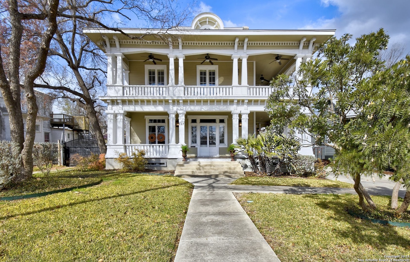 Property Photo:  127 E Ashby Pl  TX 78212 