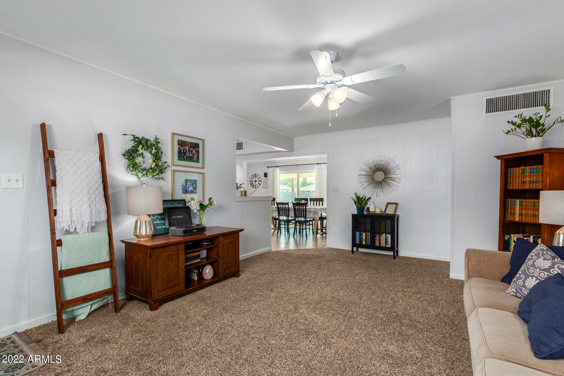 Property Photo: 2213 W Orangewood Avenue AZ 85021