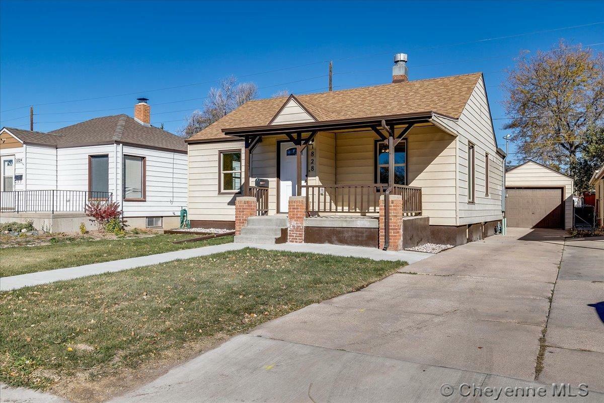 Property Photo:  1828 E 21st St  WY 82001 