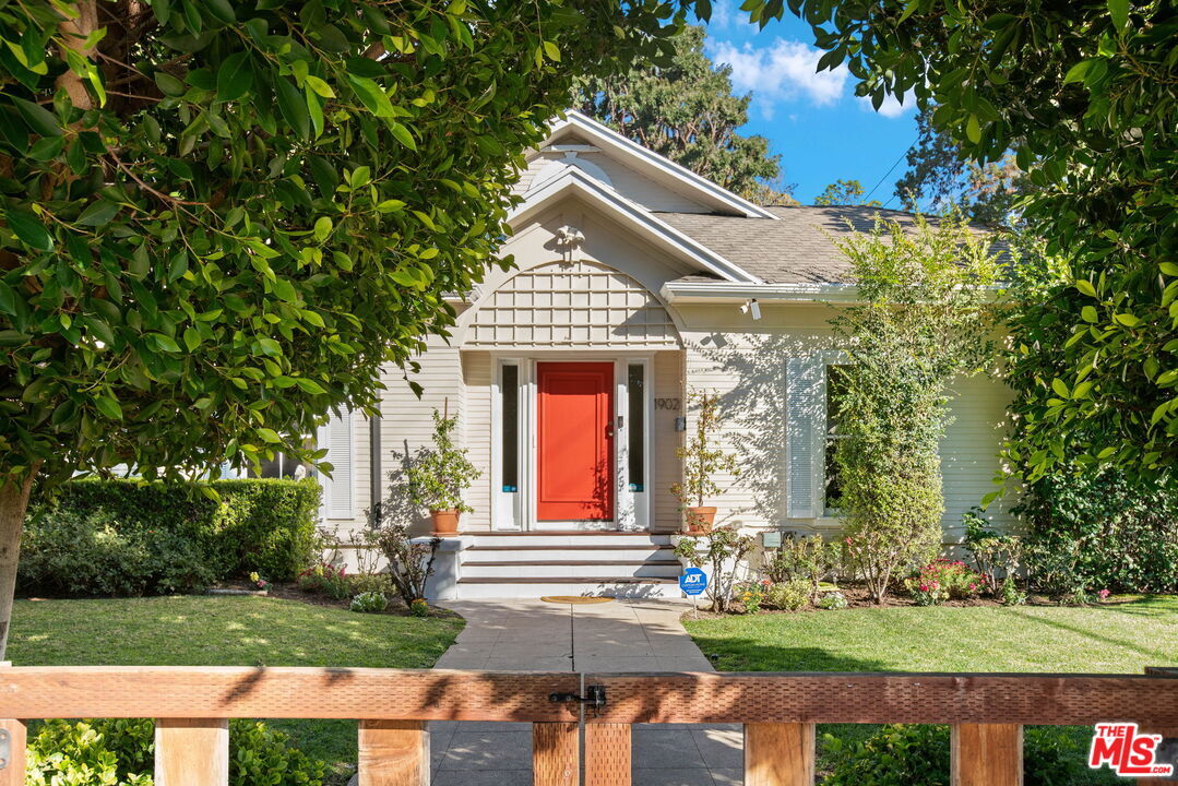 Property Photo: 1902 N Van Ness Ave CA 90068