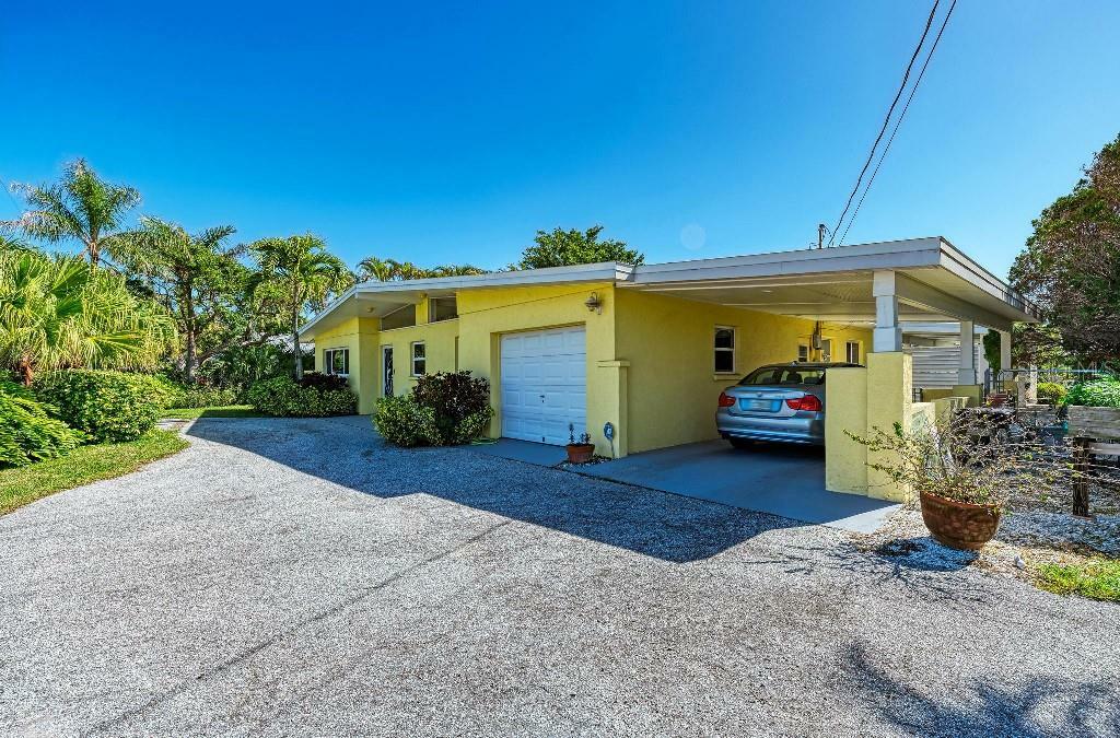 Property Photo:  521 74th Street  FL 34217 