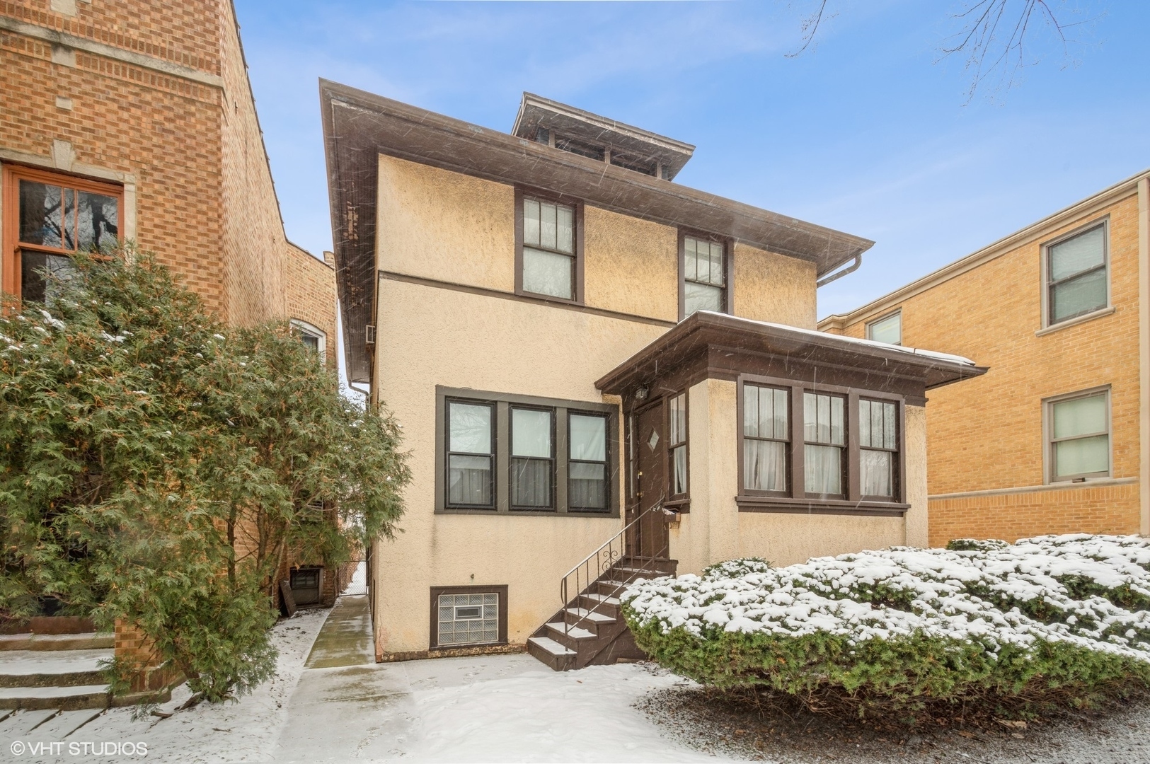 Property Photo:  2221 W Touhy Avenue  IL 60645 