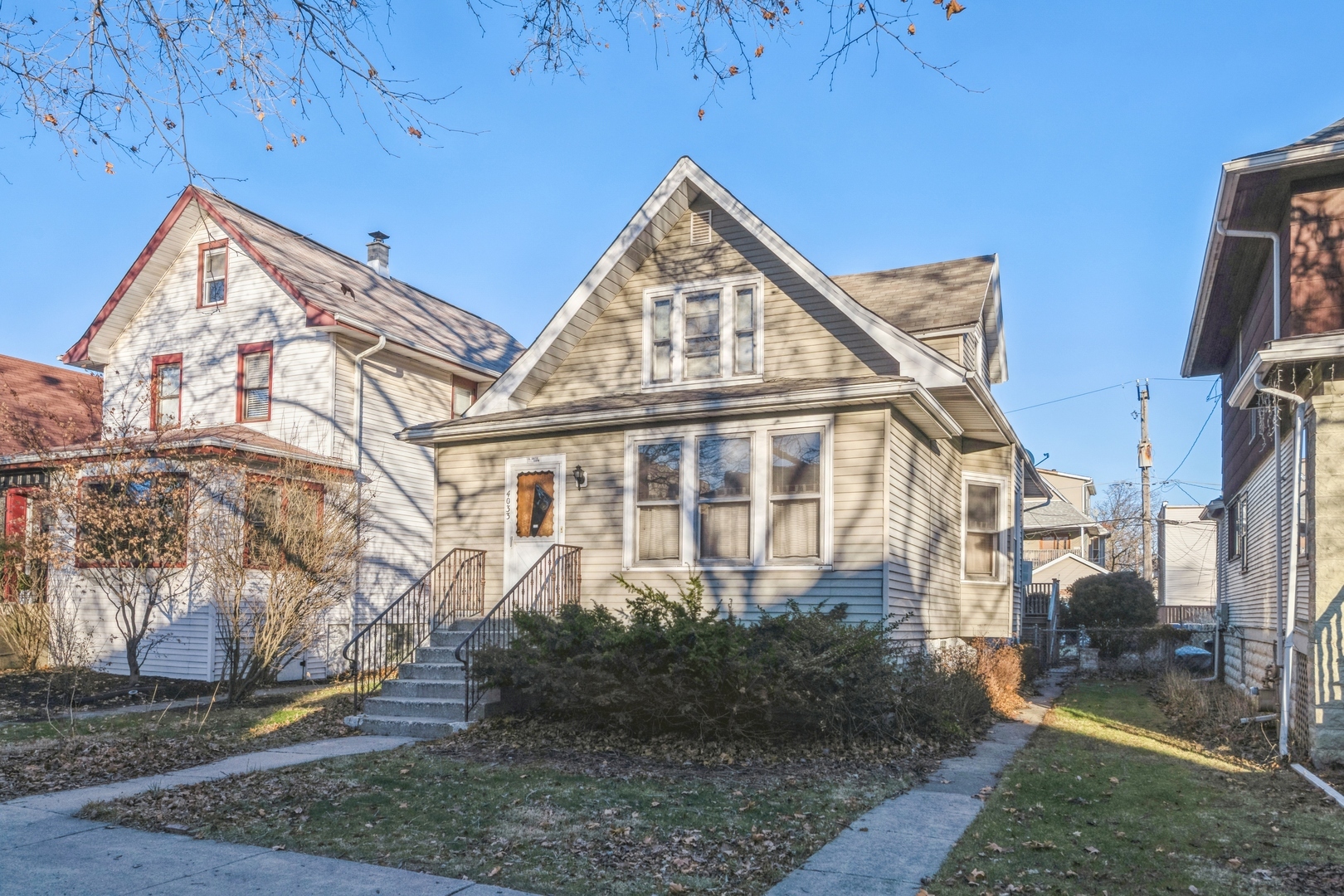 Property Photo:  4033 N Leamington Avenue  IL 60641 