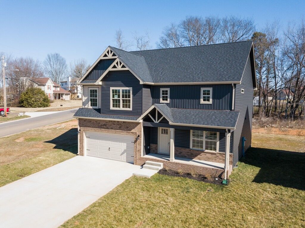 Property Photo: 902 Limestone Way TN 37043