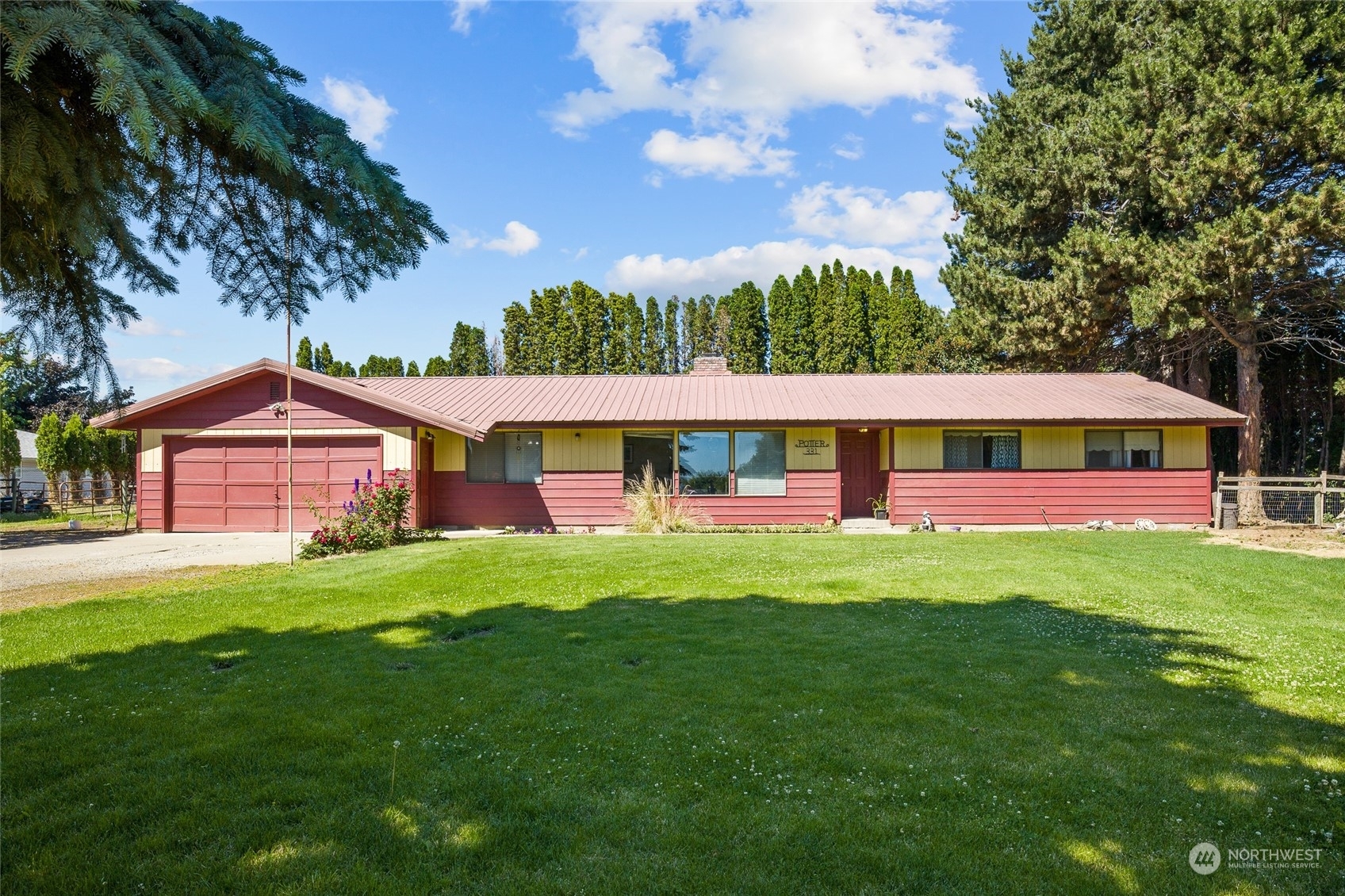 Property Photo:  331 Valley View Drive  WA 98926 