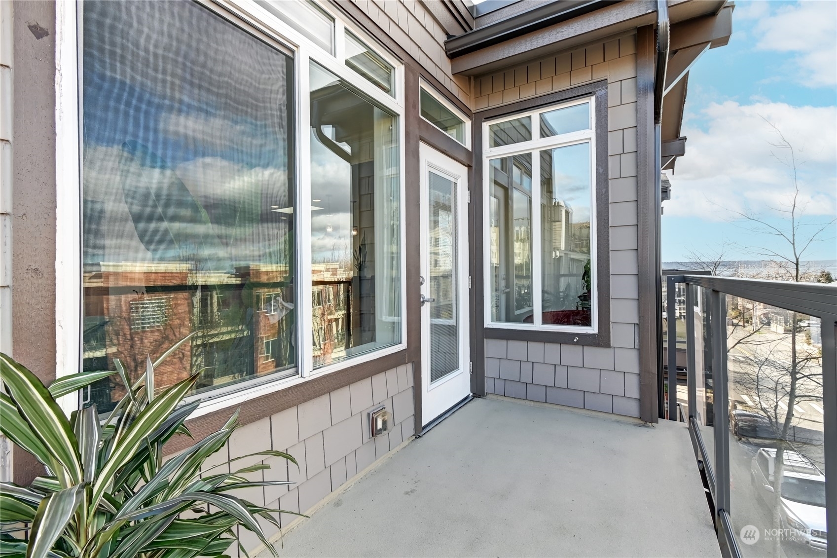 Property Photo: 505 5th Avenue S 312 WA 98020