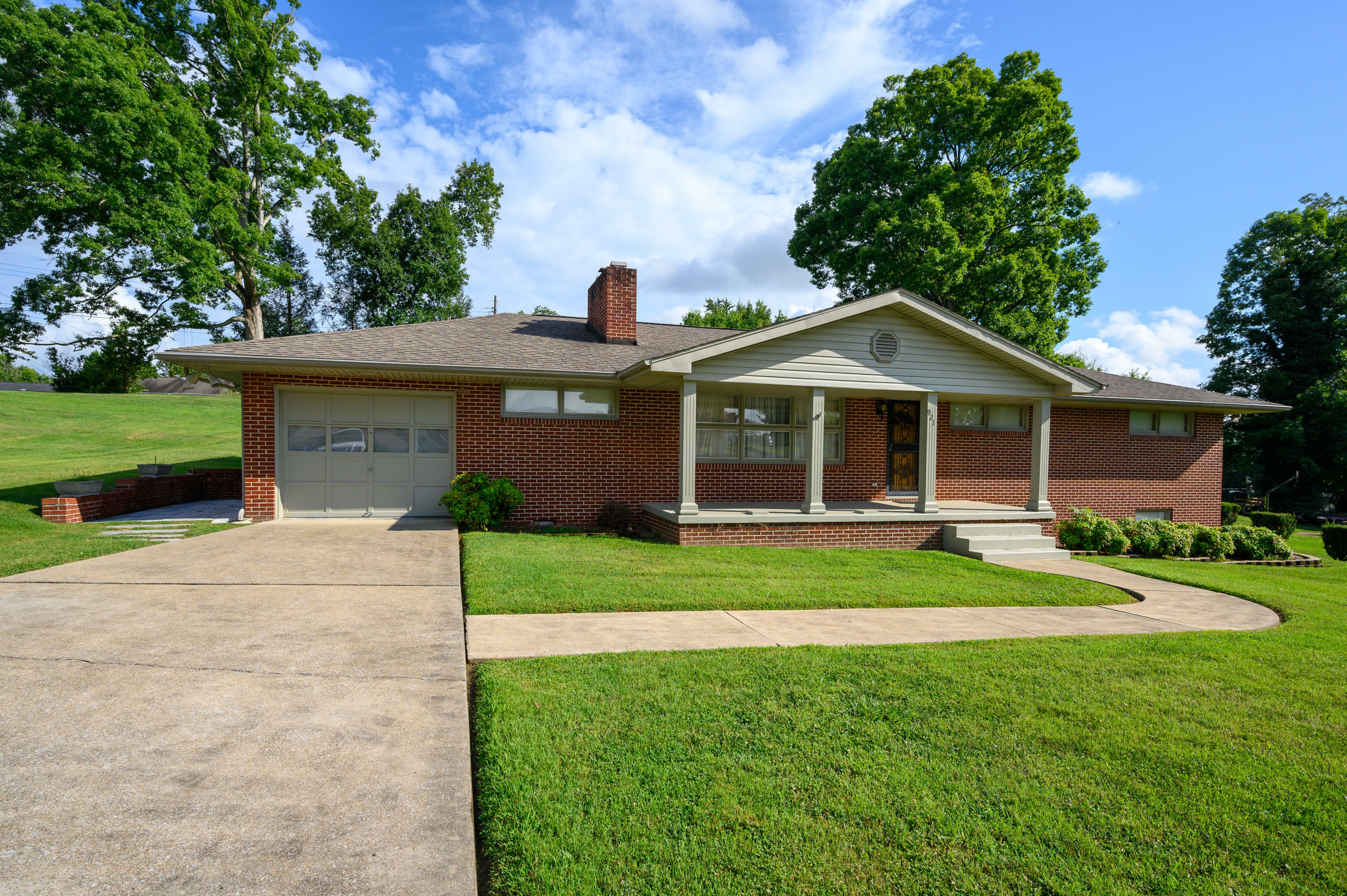 Property Photo:  921 Spring Valley Drive  TN 37660 