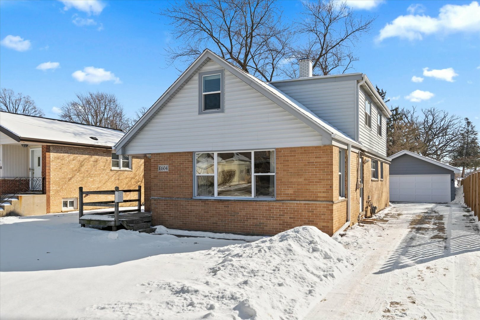 Property Photo:  604 E Grand Lake Boulevard  IL 60185 