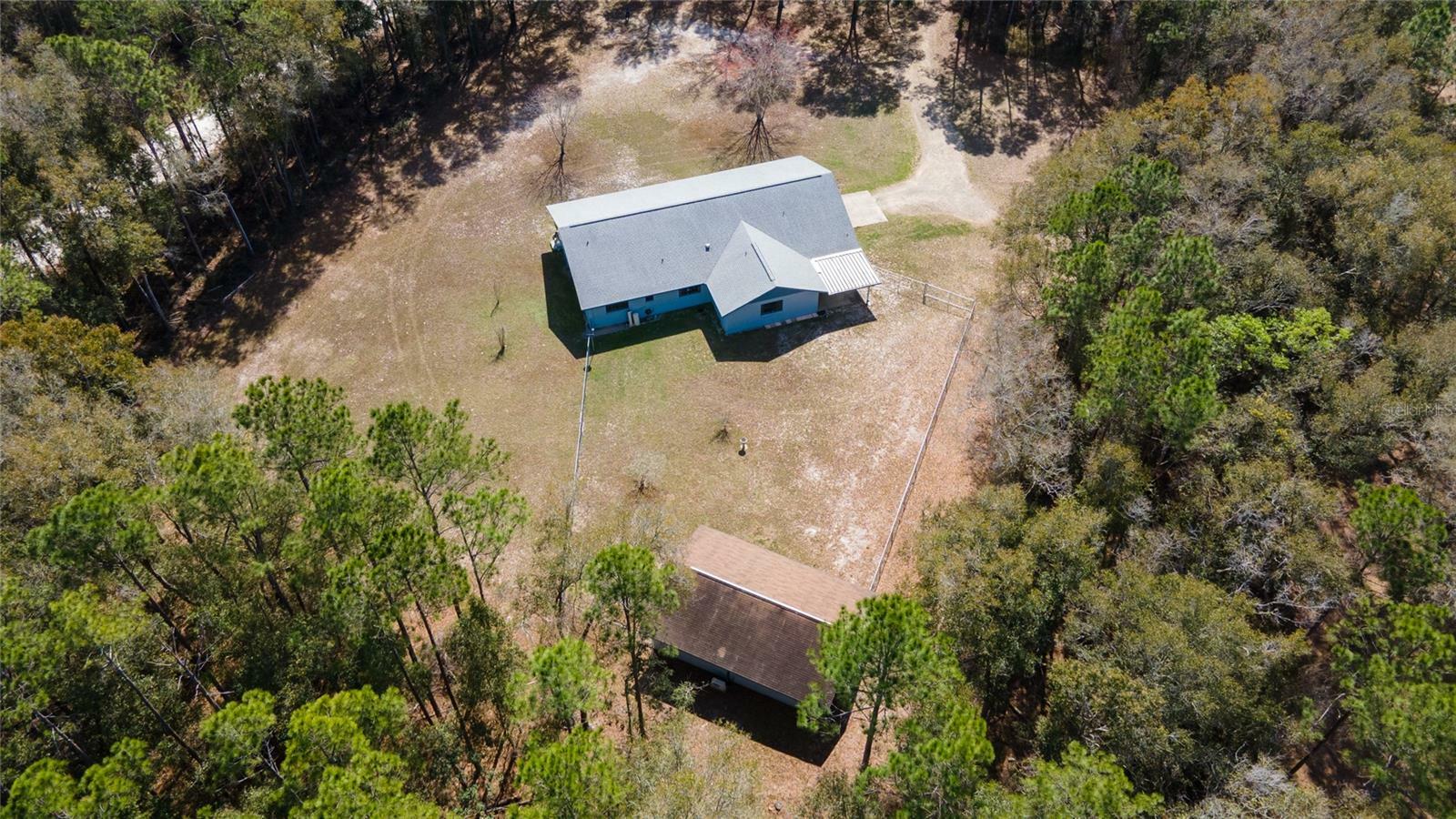 Property Photo:  4330 SE County Road 232  FL 32693 