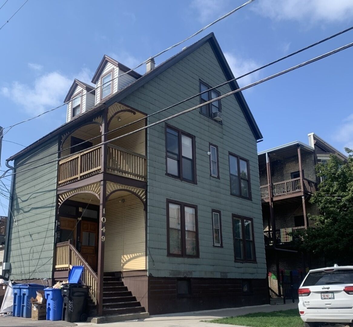 Property Photo:  1049 W Roscoe Street 3  IL 60657 