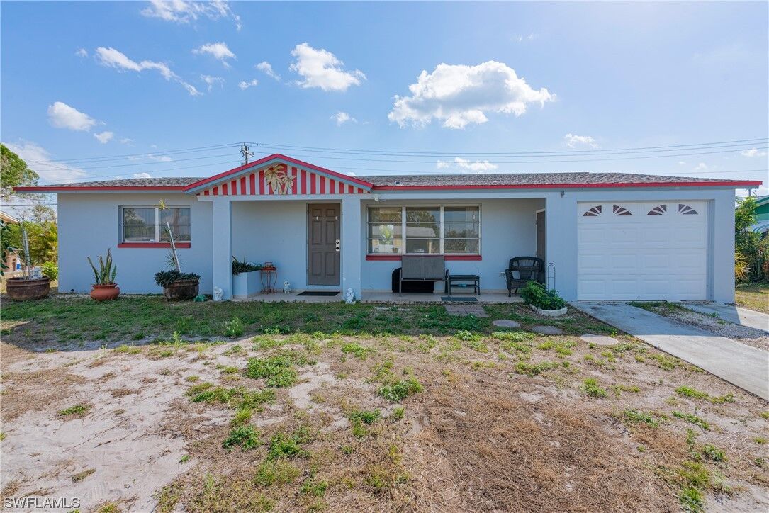 Property Photo:  1504 Markdale Street E  FL 33936 