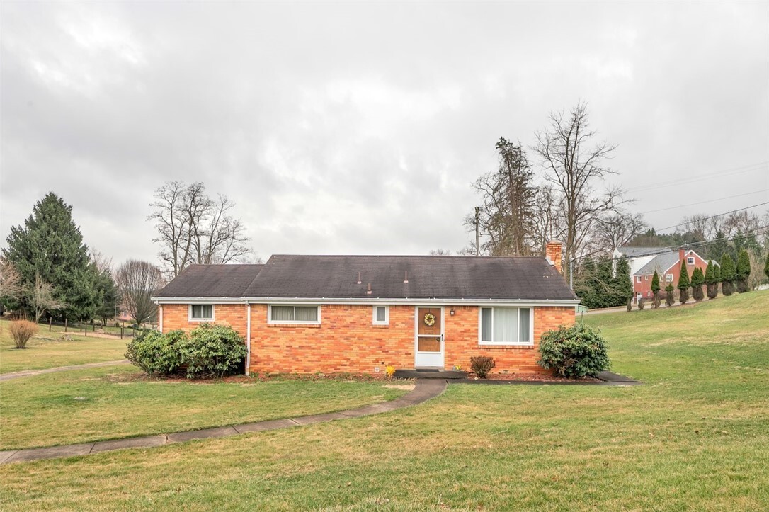 Property Photo:  702 Sherwood Dr  PA 15215 