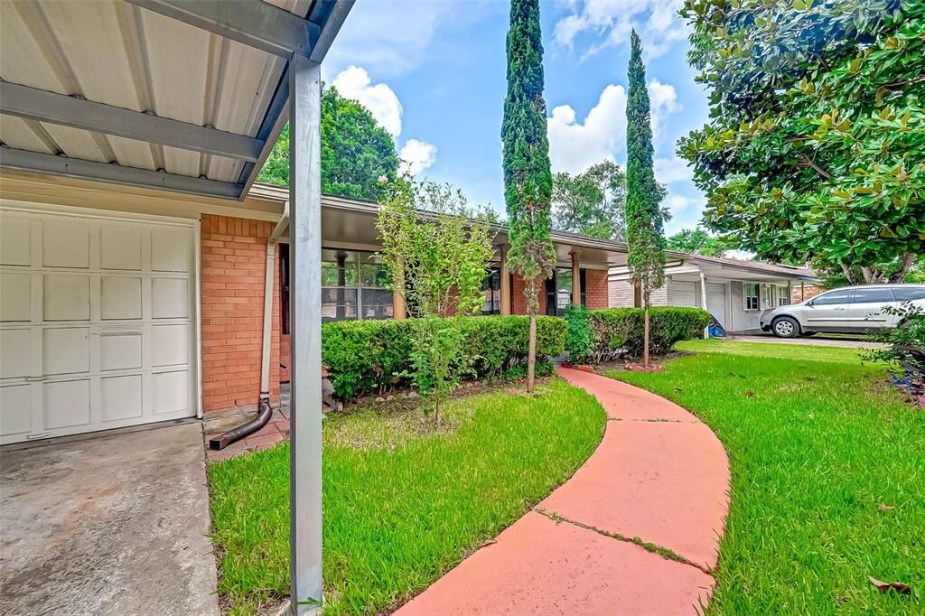 Property Photo: 1509 Narcille Street TX 77520