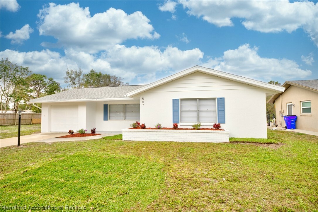 Property Photo:  507 S Egret Street  FL 33870 