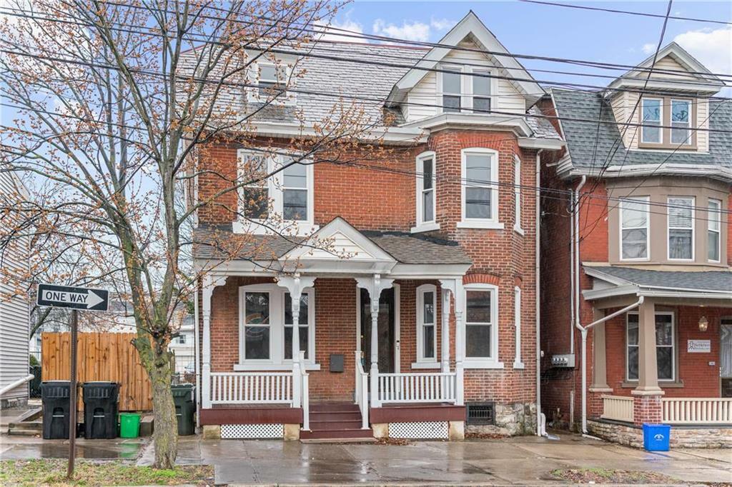 Property Photo:  611 Center Street  PA 18018 