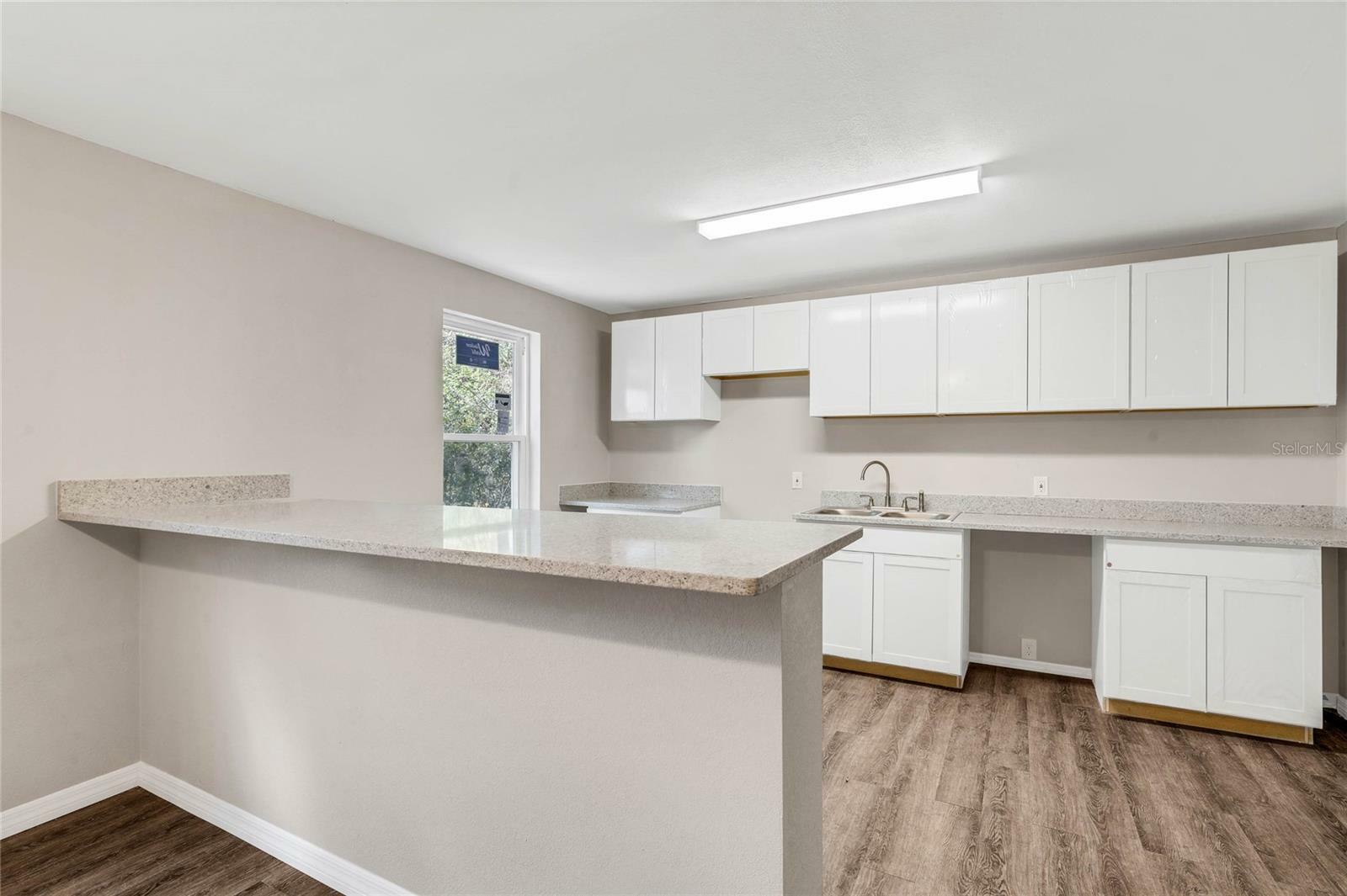 Property Photo:  214 W Dade Ave  FL 33513 