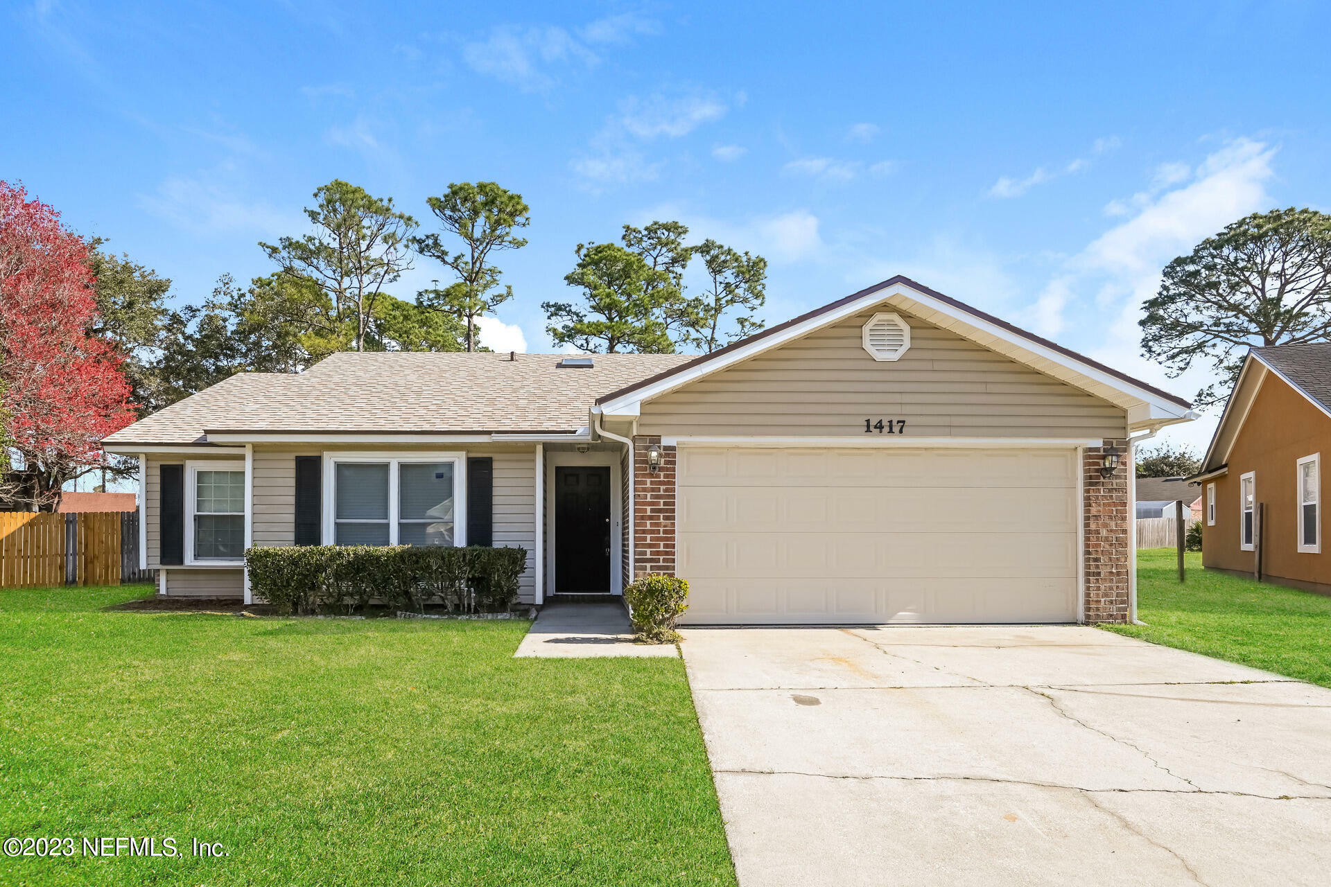 Property Photo:  1417 Kingfisher Lane N  FL 32218 