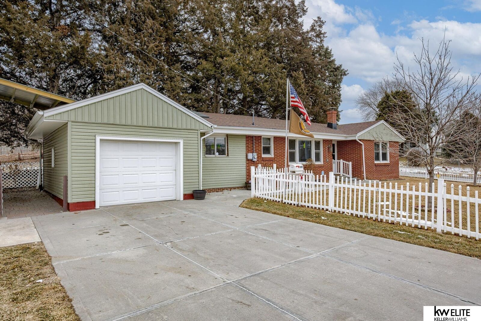 Property Photo:  5811 S 42 Street  NE 68107 