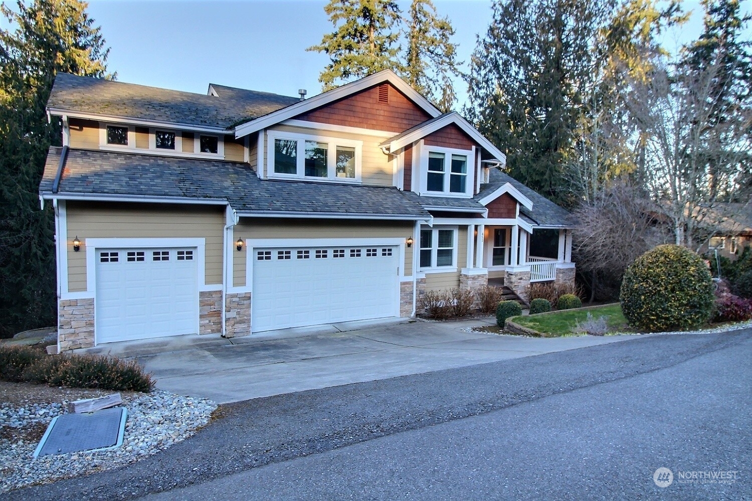 Property Photo:  451 211th Avenue NE  WA 98074 