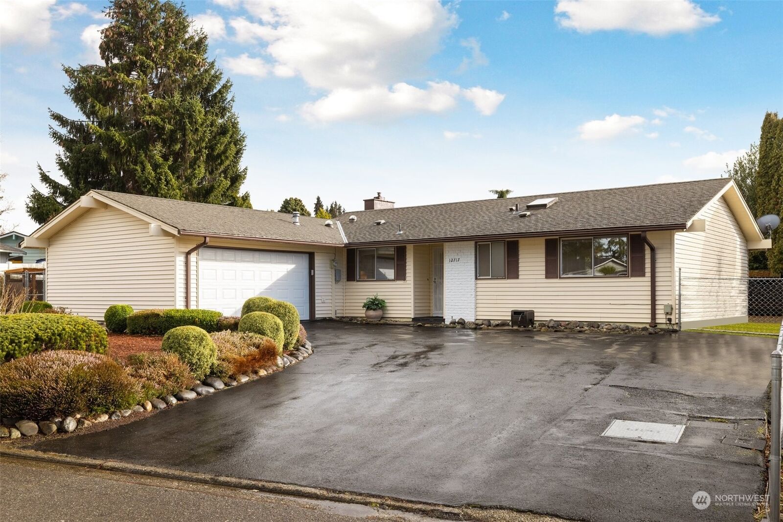 Property Photo:  12717 SE 167th Place  WA 98058 