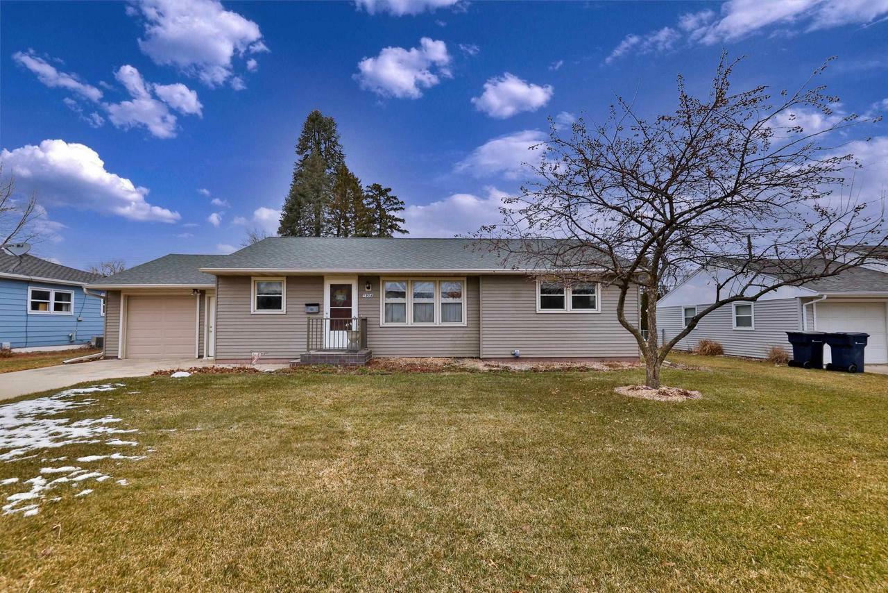 Property Photo:  1904 West Memorial Dr  WI 53548 