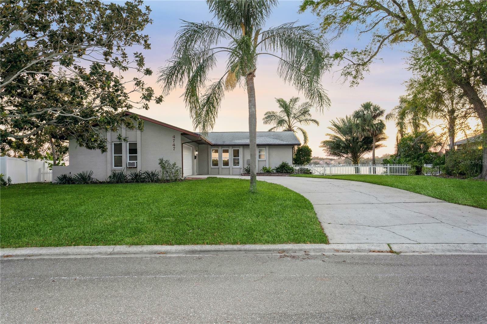 Property Photo:  4747 Neptune Drive SE  FL 33705 