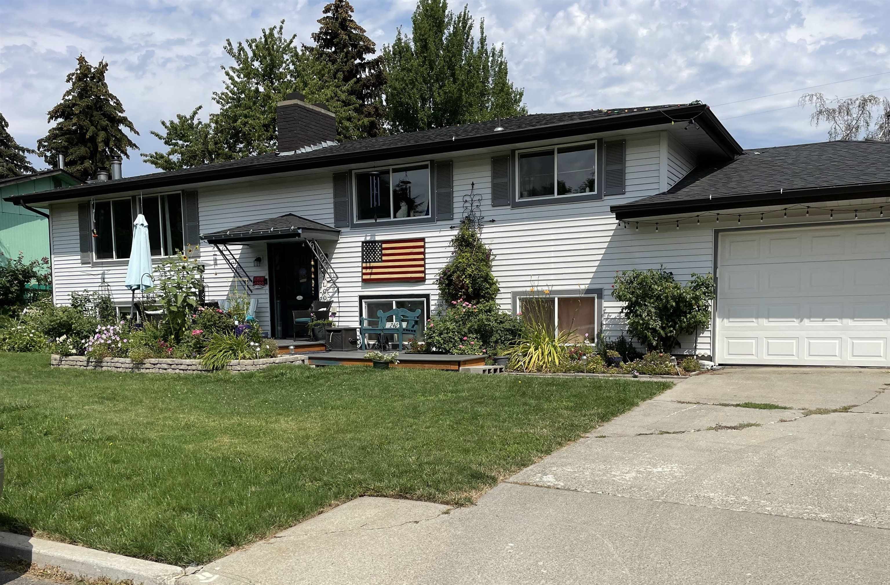 Property Photo: 2405 E 48th Ave WA 99223-6507