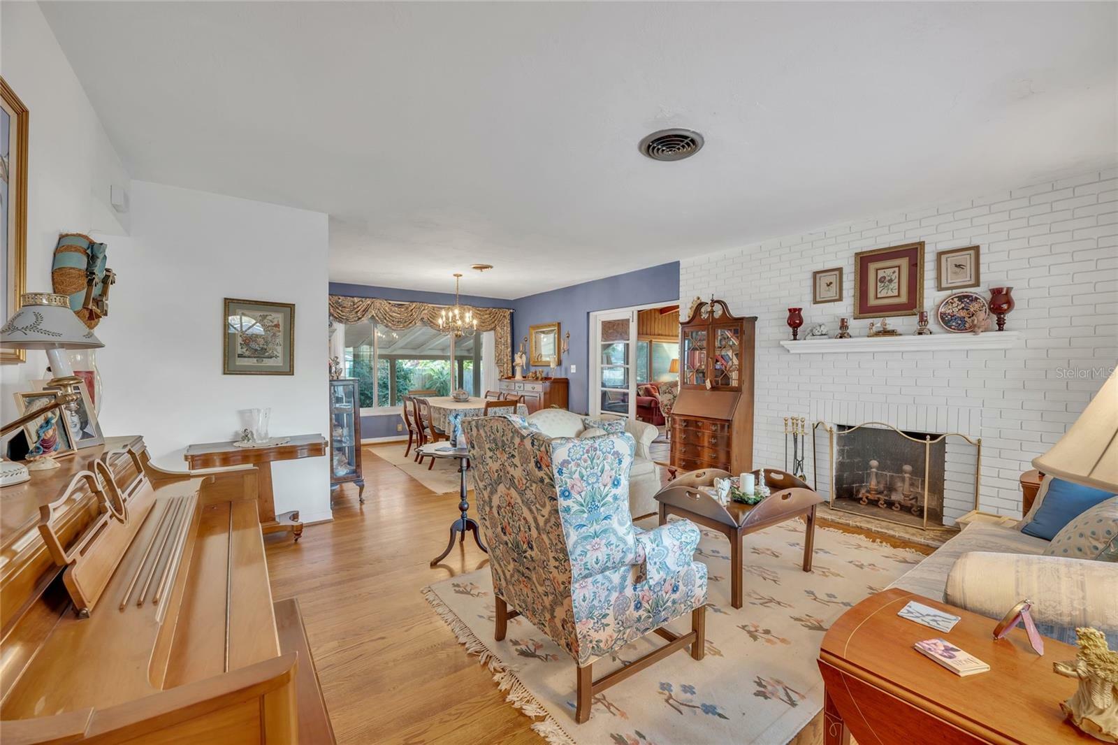 Property Photo: 1622 Wycliff Drive FL 32803