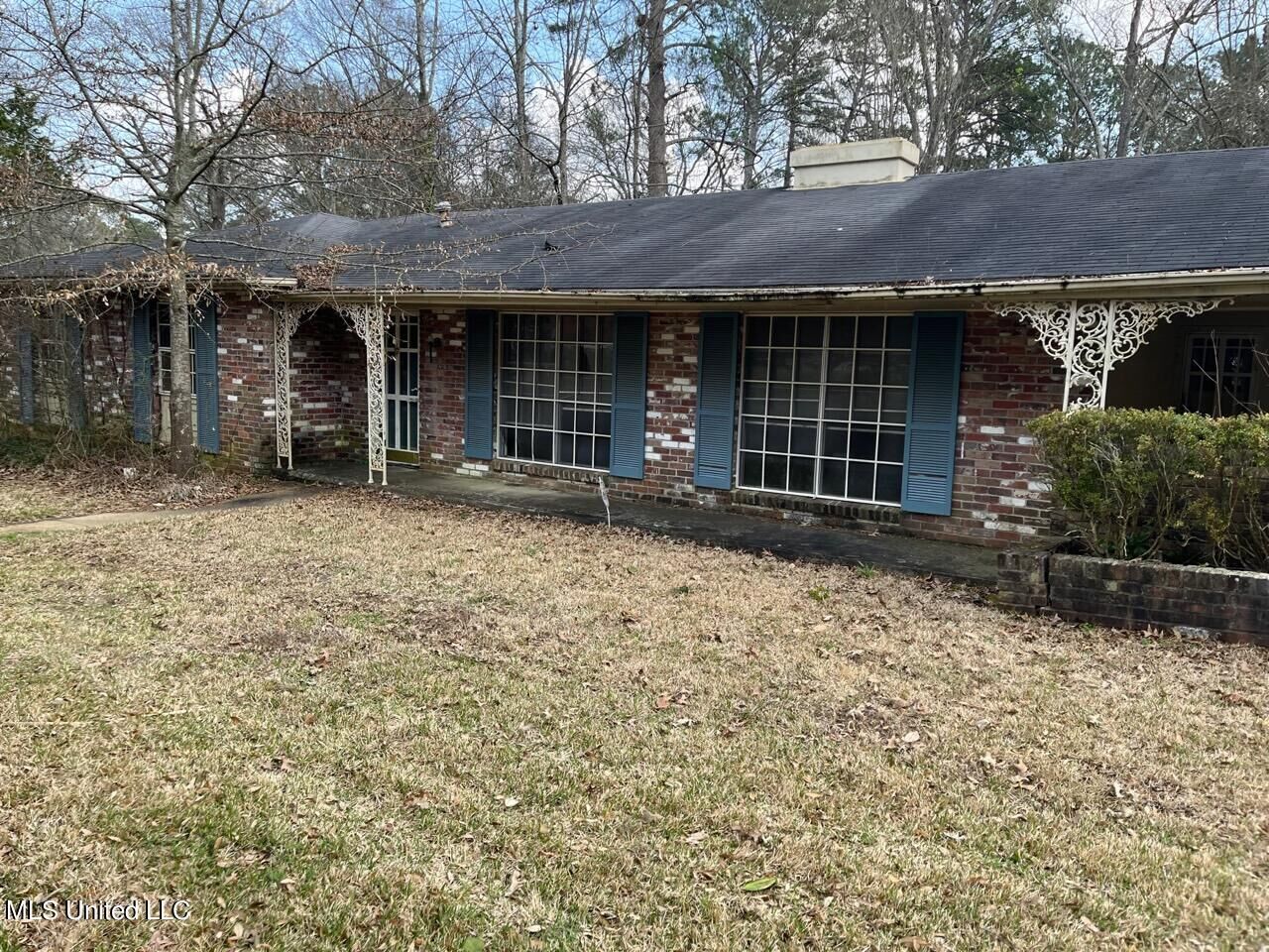 Property Photo:  2010 Castle Hill Drive  MS 39204 