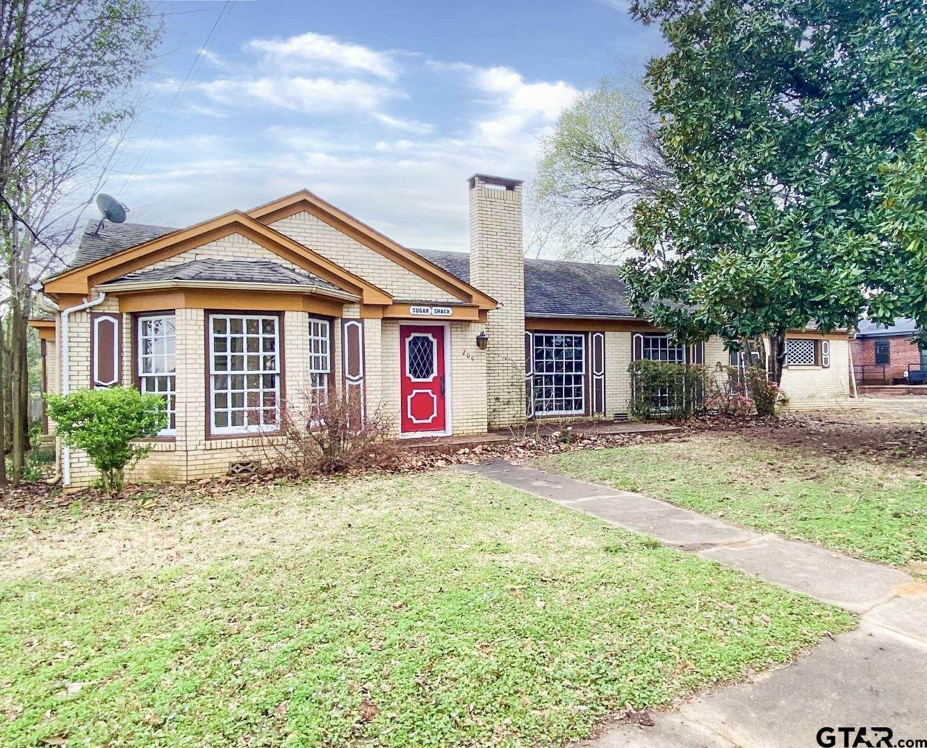 Property Photo:  209 Yates Street  TX 75457 