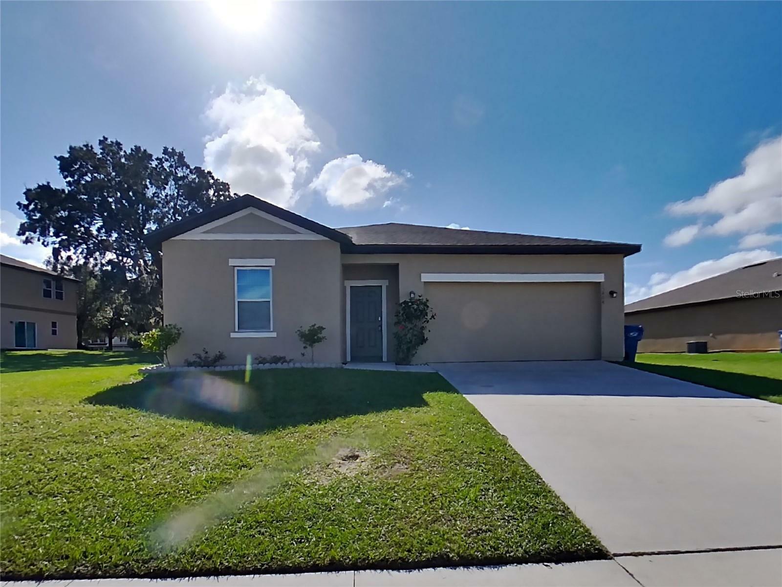 Property Photo:  15404 Ivory Gull Lane  FL 34753 