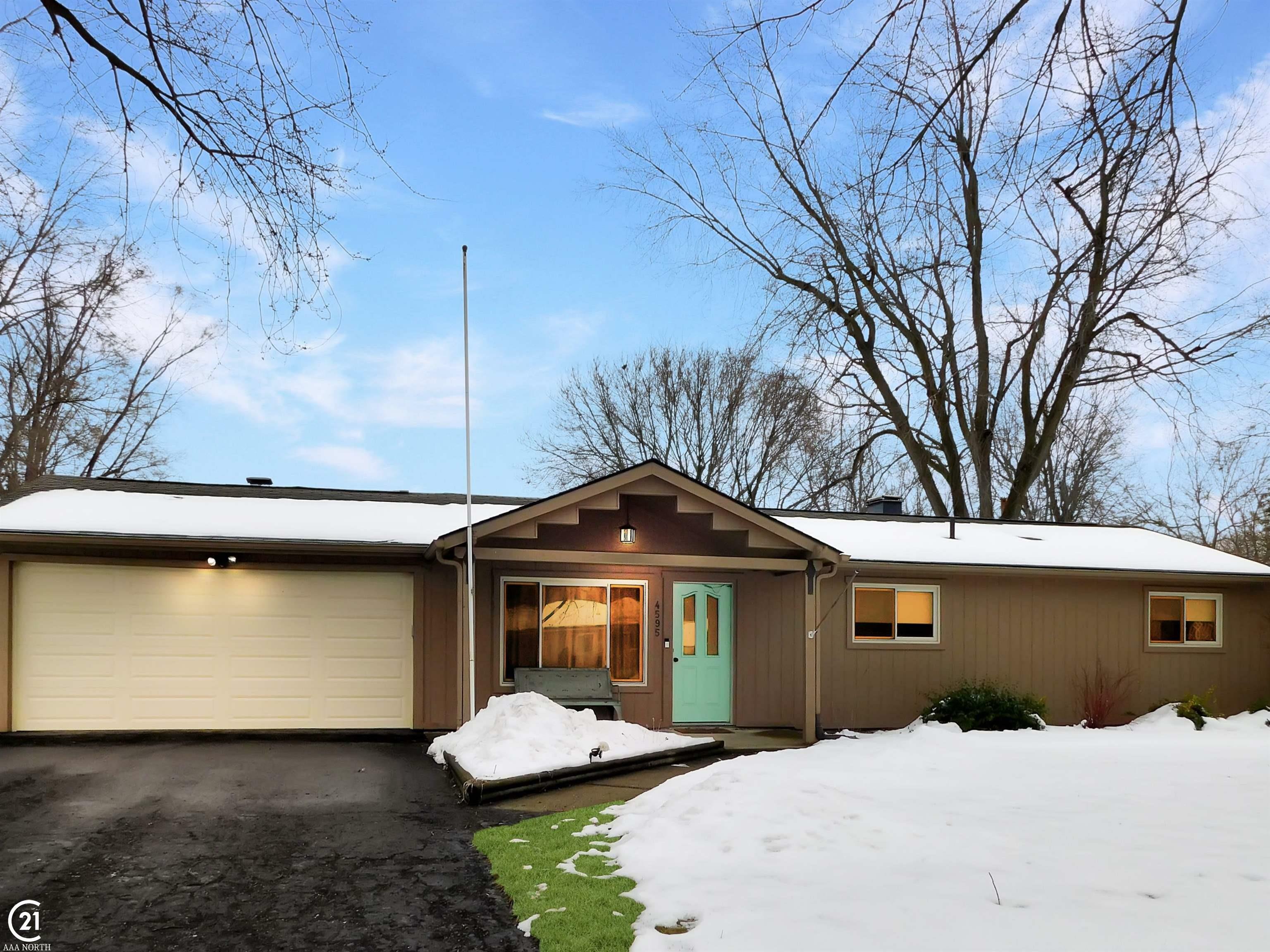 Property Photo:  4595 Independence Dr  MI 48346 