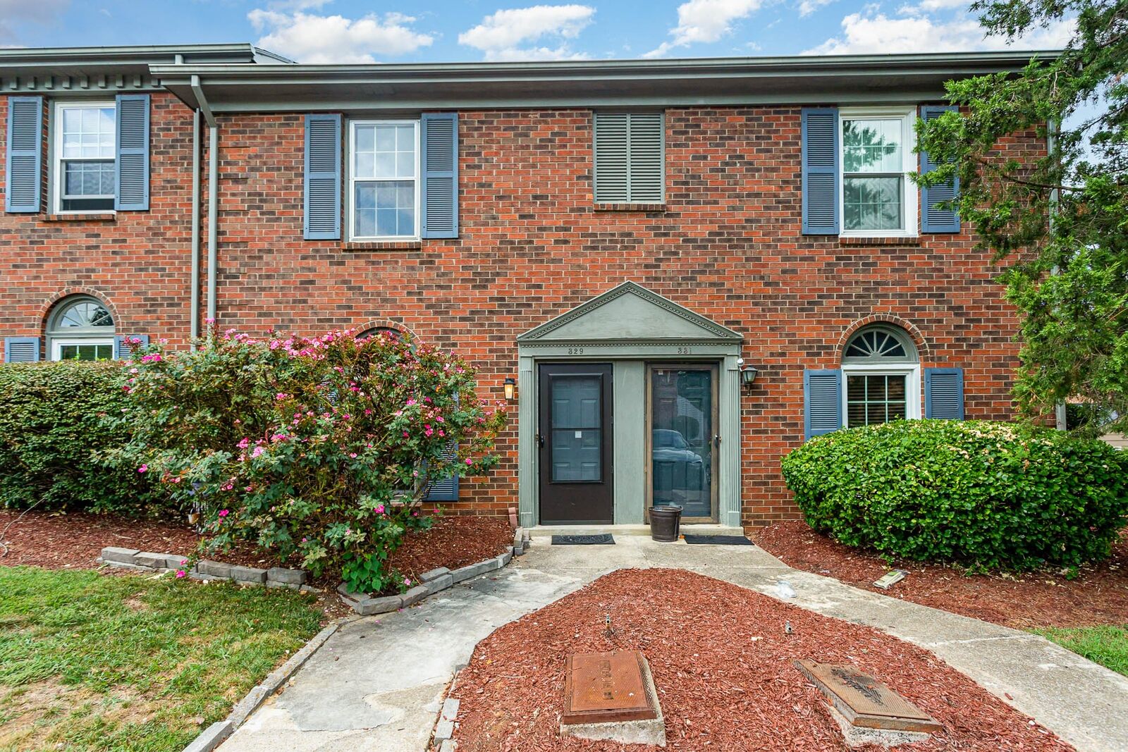 Property Photo: 329 Lakebrink Dr TN 37214