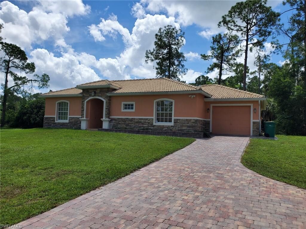 Property Photo:  610 7th St SW  FL 34117 
