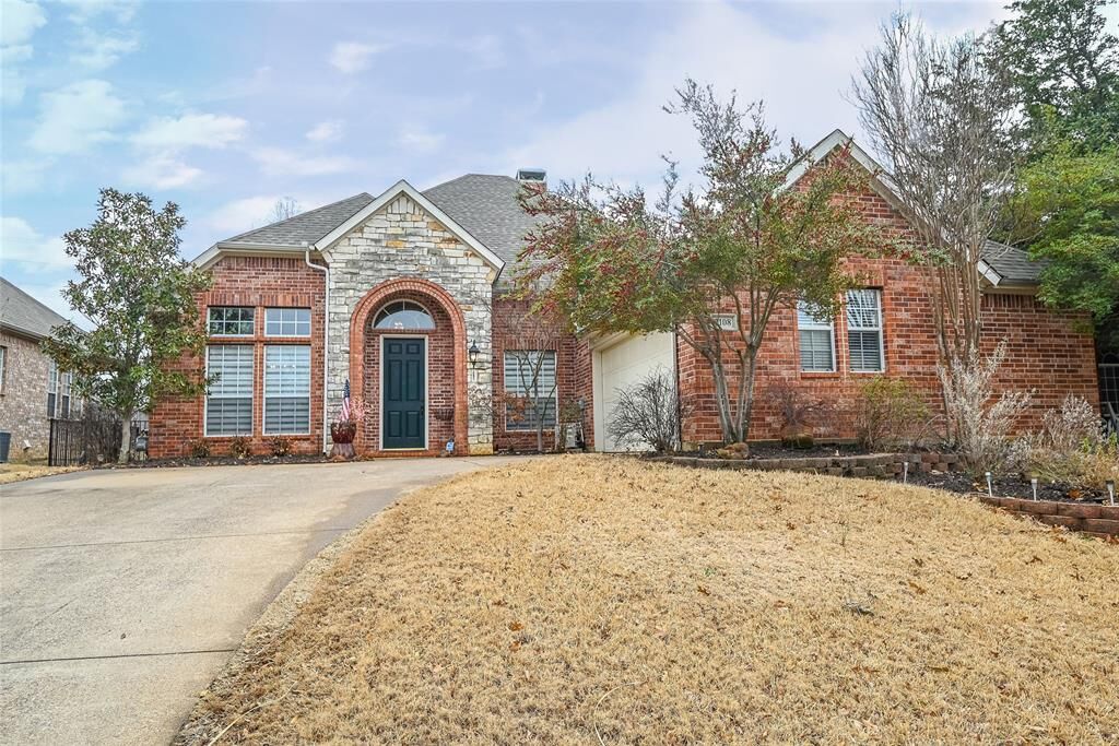 Property Photo: 2108 Birdwood Circle TX 76210