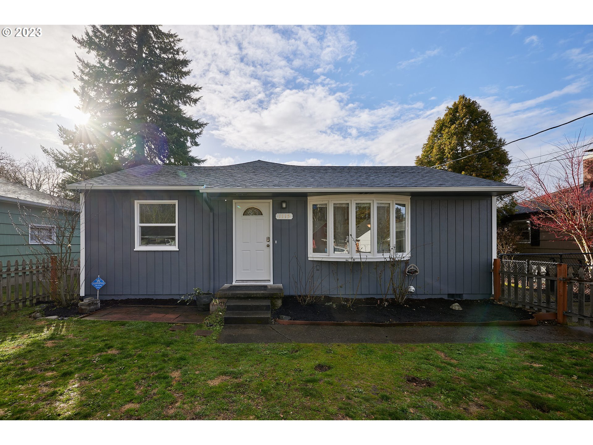 Property Photo: 1115 SE 88th Ave OR 97216