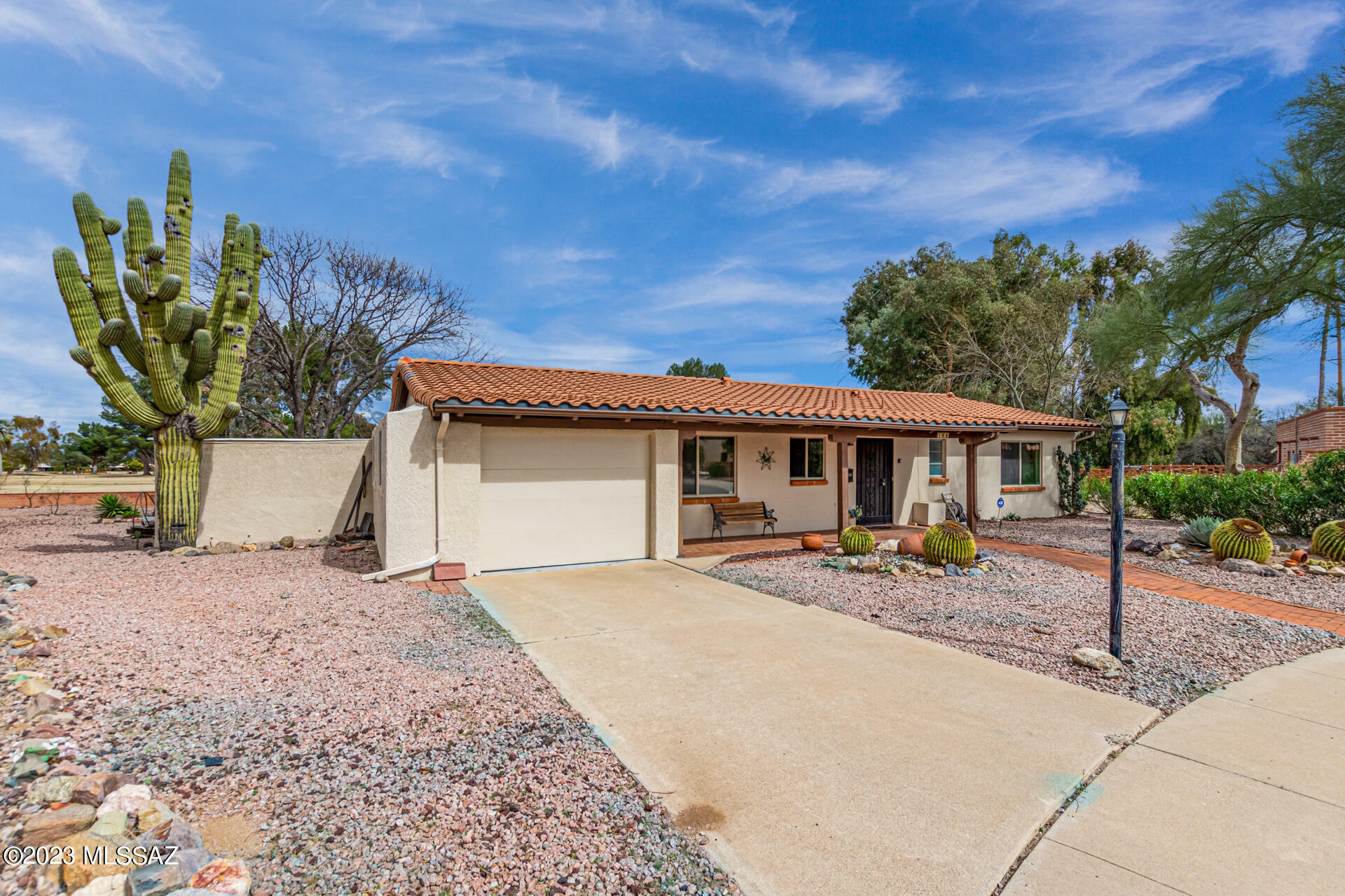 Property Photo:  166 N La Flecha  AZ 85614 