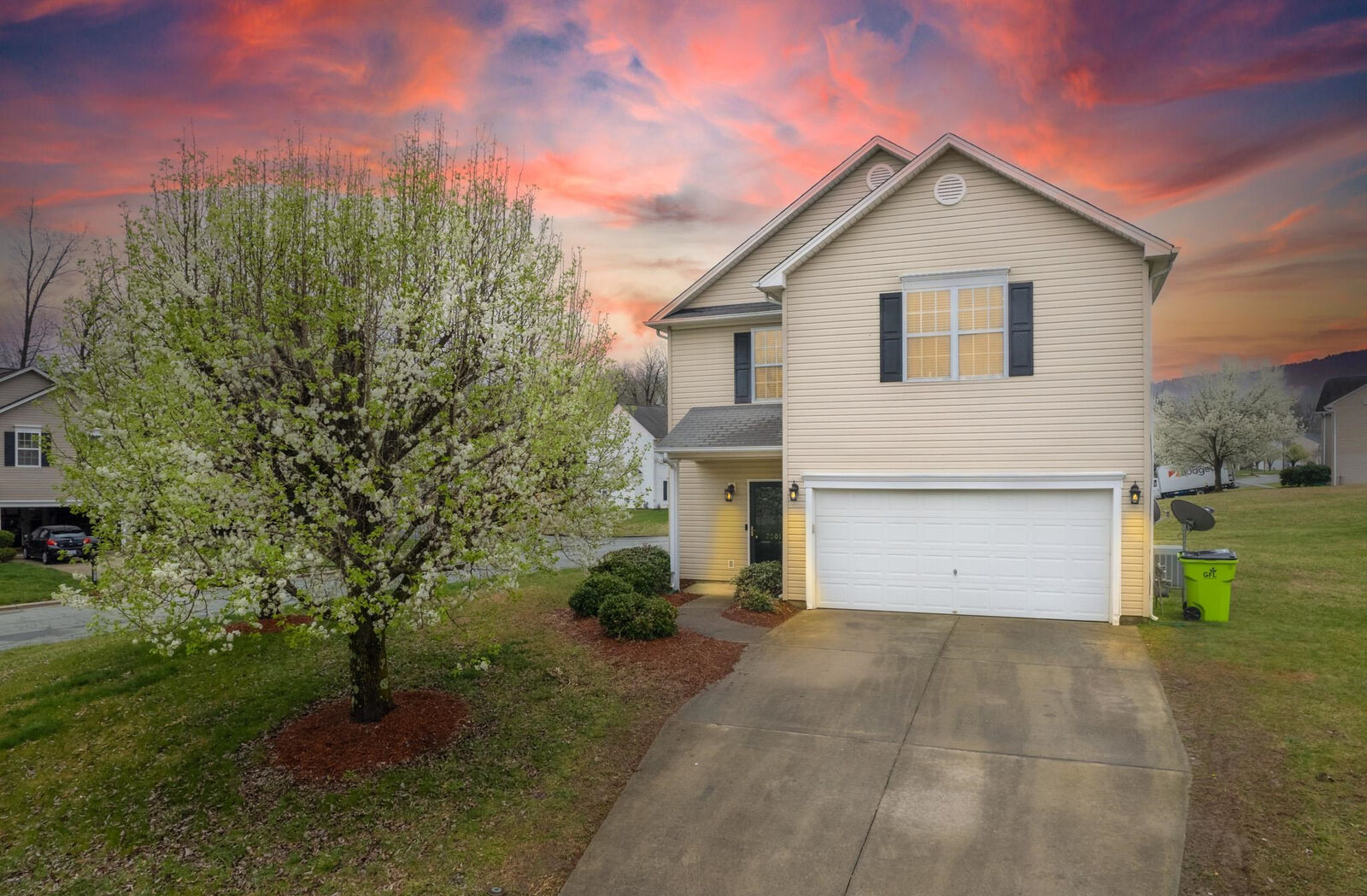 Property Photo:  2001 Lannigan Drive  NC 27406 