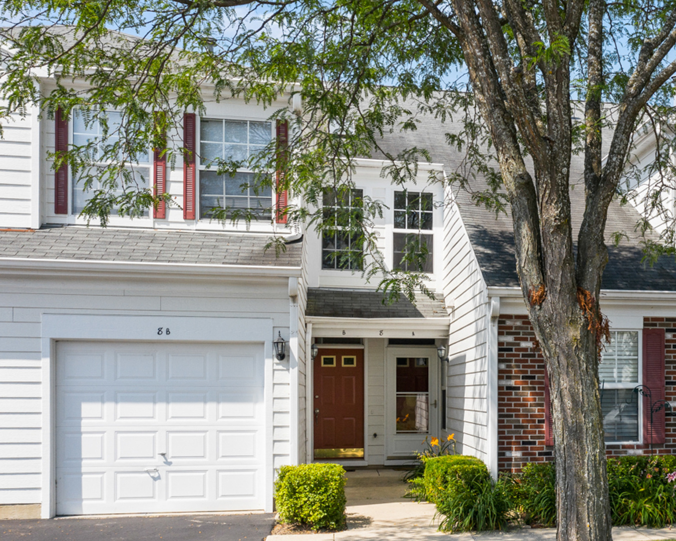 Property Photo: 8 Coolidge Court B IL 60107