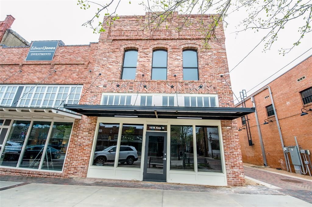 Property Photo:  110 W Knox Street 200  TX 75119 