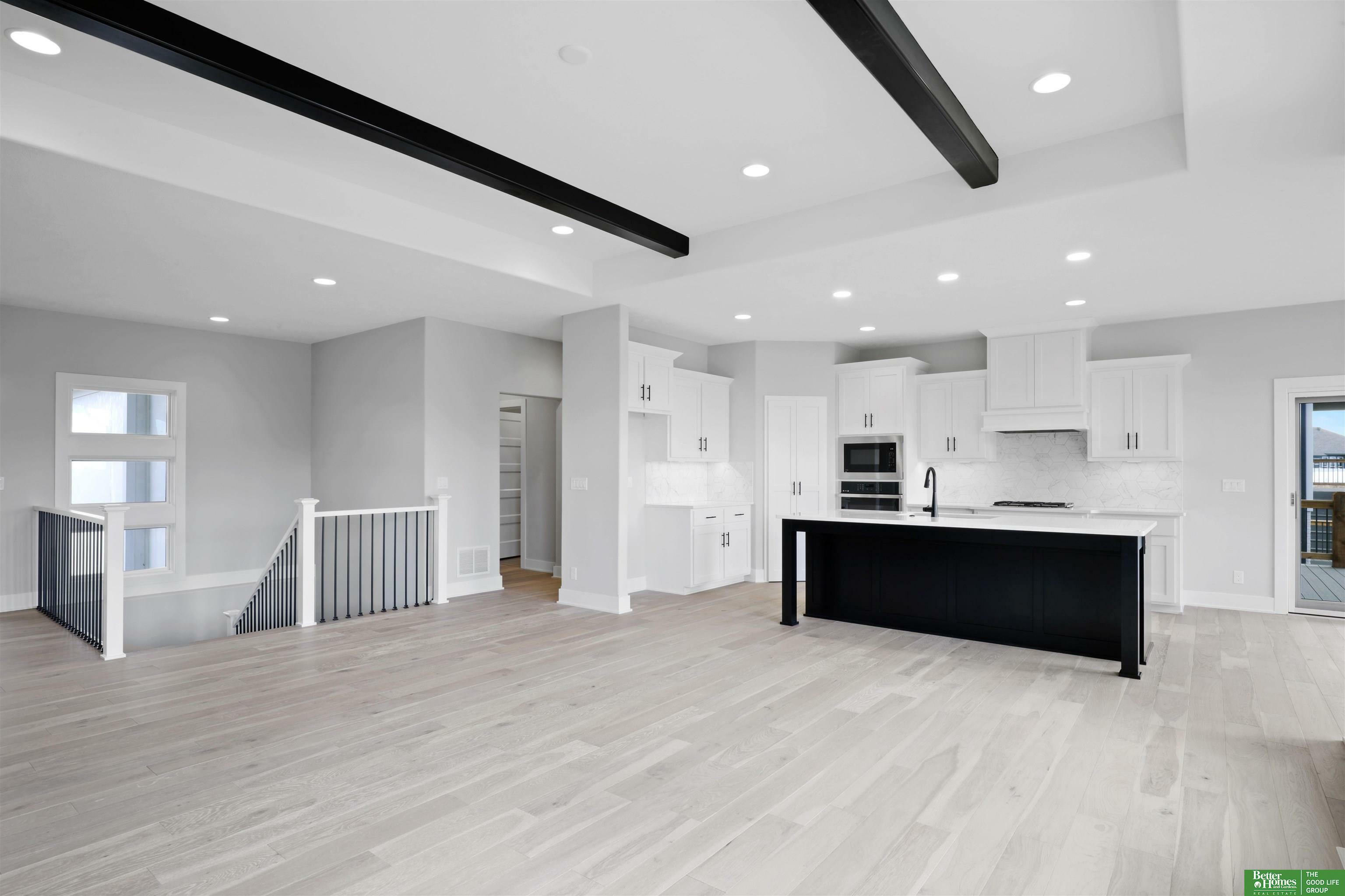Property Photo: 6518 S 208th NE 68022