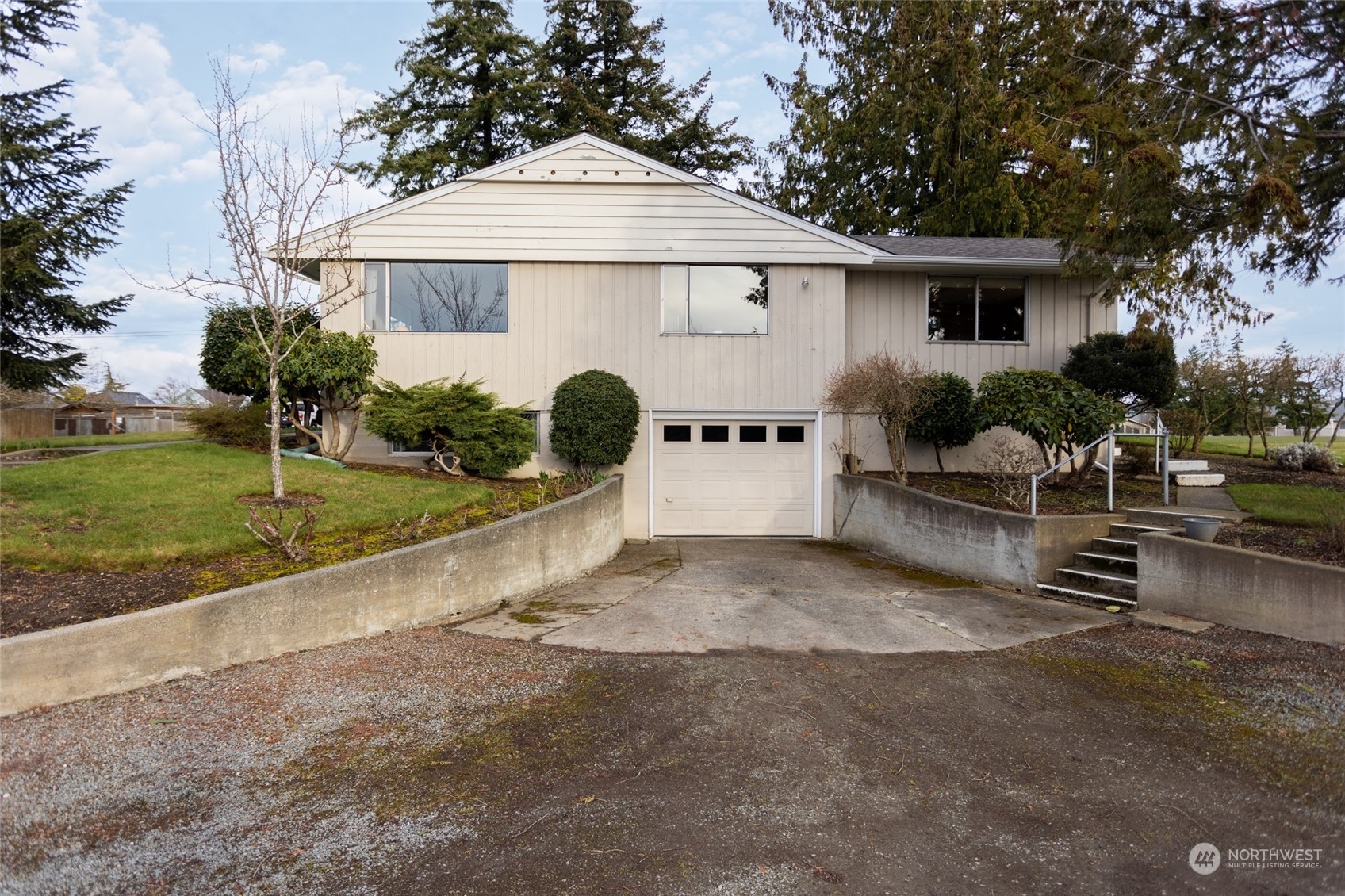 Property Photo:  1504 E Highland Avenue  WA 98273 