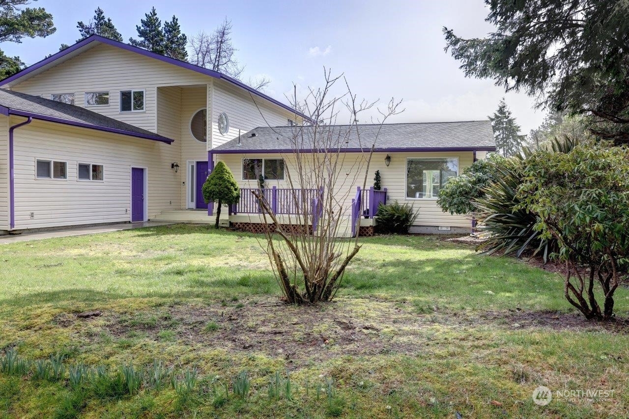 Property Photo:  1412 274th Place  WA 98640 