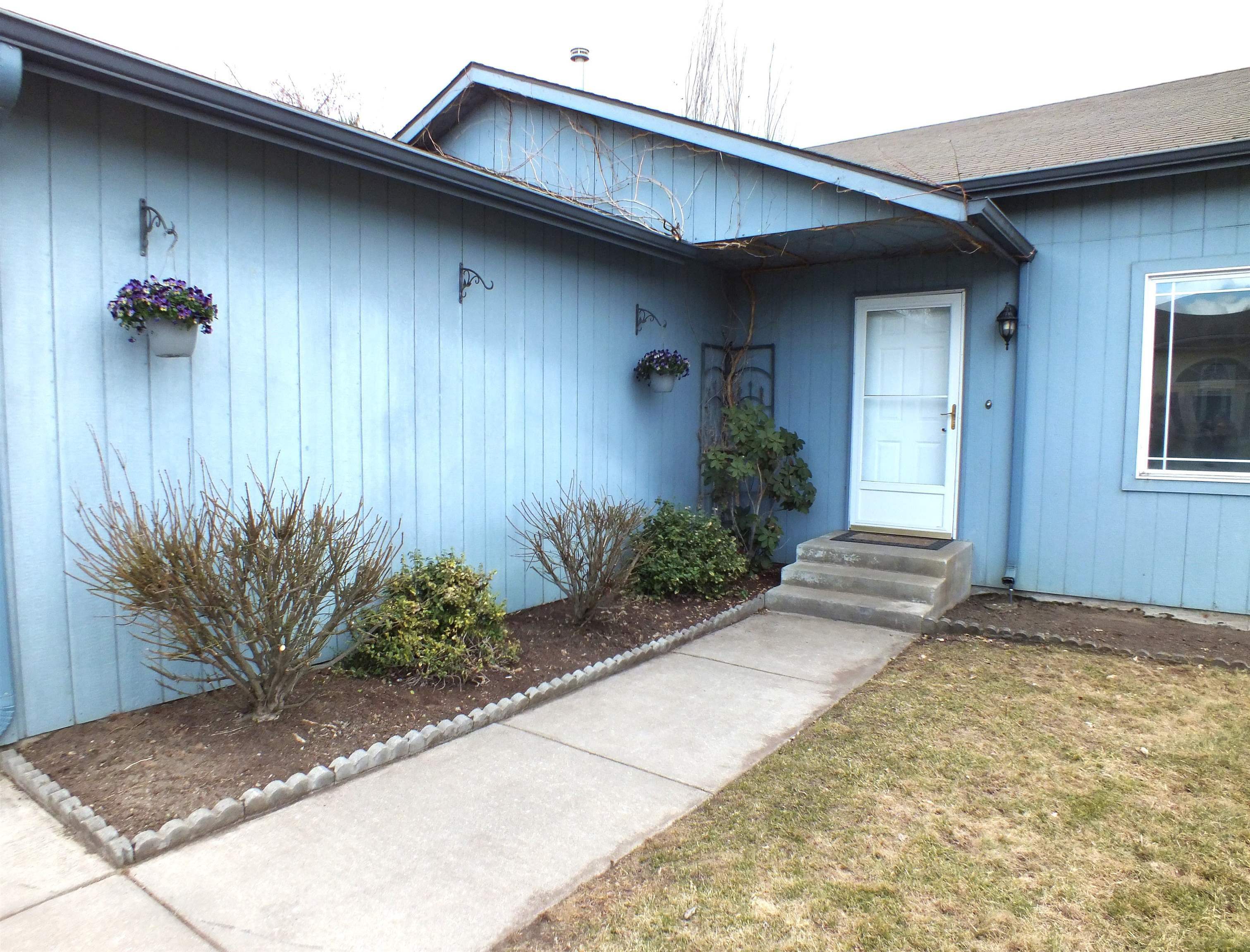 Property Photo: 19322 E Flat Rock River Ln WA 99016-8406